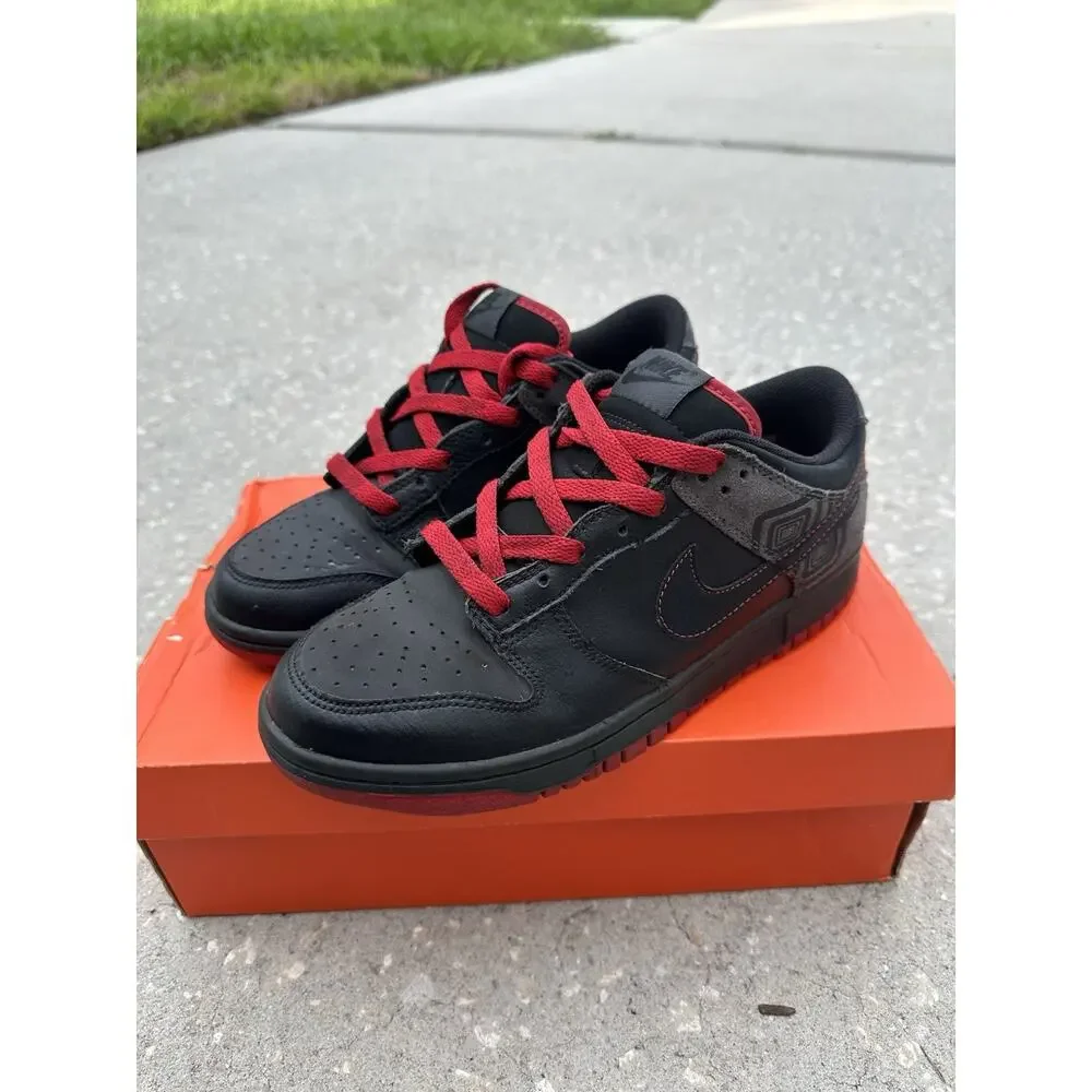 RARE nike dunks nyx black grey red size 7Y